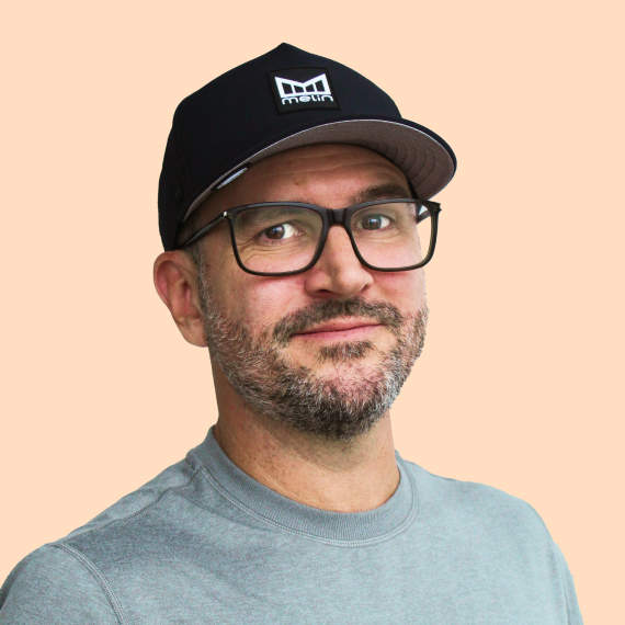 Richard-Jones-Tan-Headshot